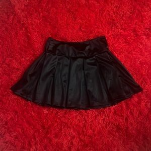 Short pleated skirt, black, size small